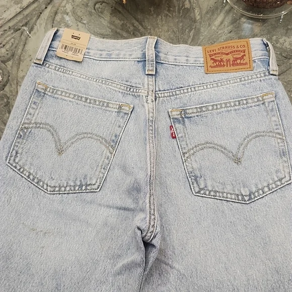 Levi's Women's Wedge Straight Light Blue Distressed Jeans New 26x28 - Picture 10 of 16